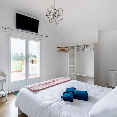 La Pierre A Lou Feriehus